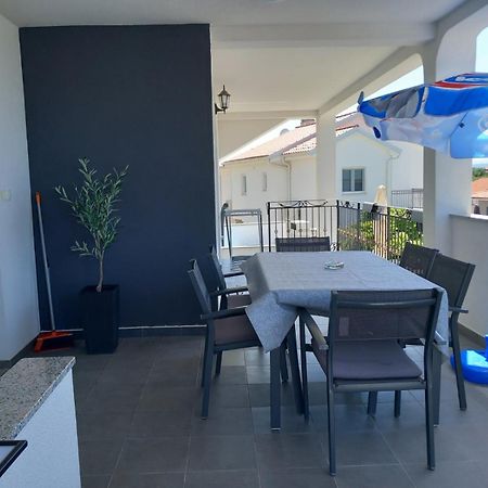 Apartman Niko Malinska Extérieur photo